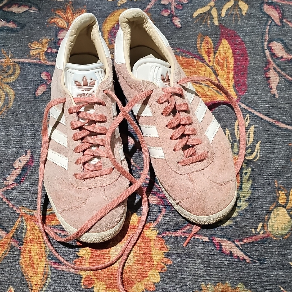 🥳 FINAL OFFER 🥳Adidas Women's Rose Suede Sneakers